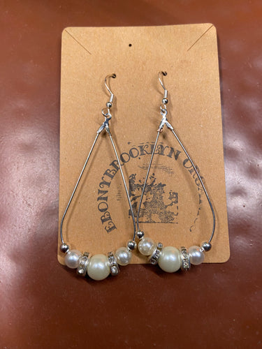 Silver and pearls earrings