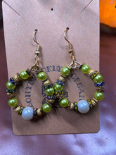 Load image into Gallery viewer, Big Pearl accent earrings