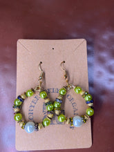 Load image into Gallery viewer, Big Pearl accent earrings