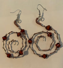 Load image into Gallery viewer, Silver swirl with rust beads